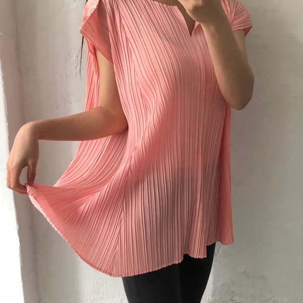 Pleats Please 플리츠플리즈 핑크 컬러 플리츠 슬리브리스