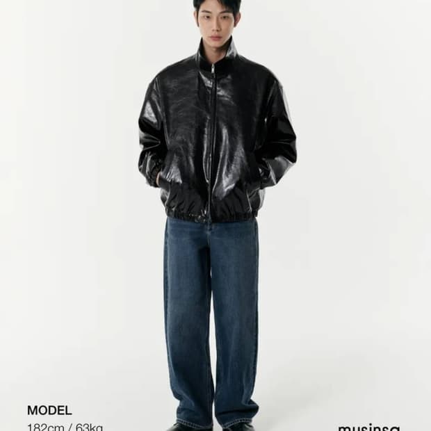 무신사스탠다드 24F 신세틱 레더 하이넥 트랙자켓
