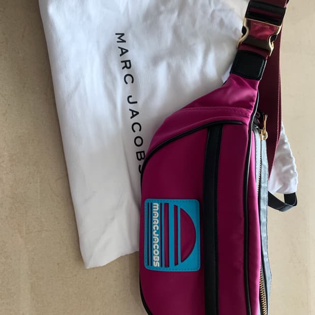 마크제이콥스 슬링백