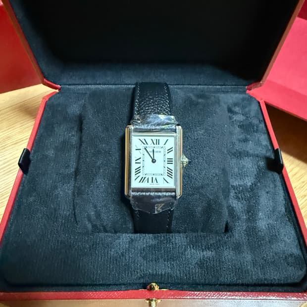 까르띠에 탱크 머스트 라지 쿼츠 새상품