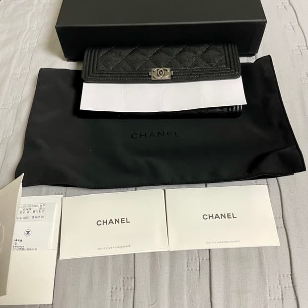 샤넬 보이 플랩 장지갑  캐비어 은장 풀박스 새제품