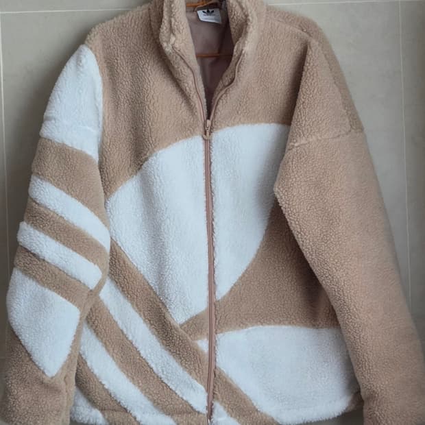 아디다스 후리스 뽀글이 트레포일 퍼 자켓 베이지
오버사이즈 택포