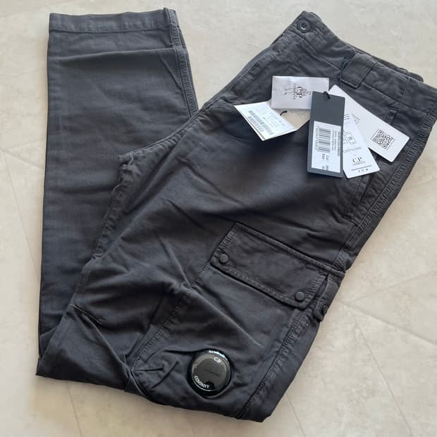 새상품(50)CP컴퍼니 오토만 스트레치 어고노믹 카고팬츠 다크그레이