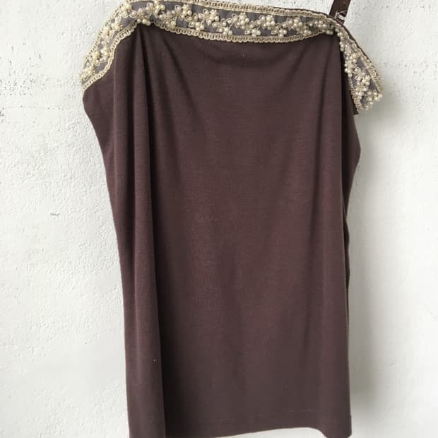 Beads point sleeveless