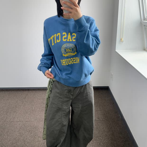 Lee 리 옐로우 로고 블루 맨투맨