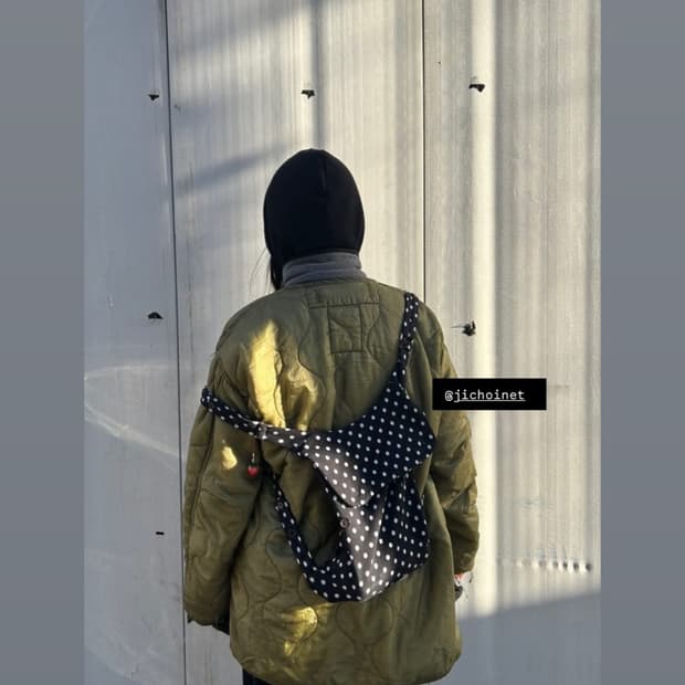 지초이 도트백 판매