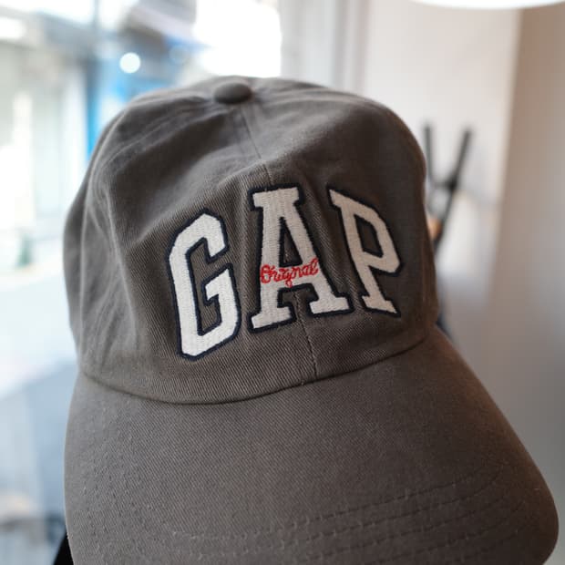 GAP 자수 코튼 볼캡 