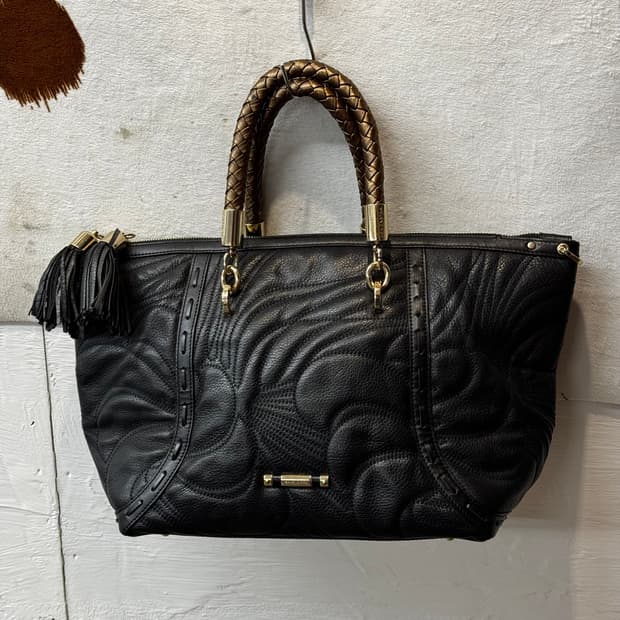 BALENCIAGA 발렌시아가 레더 숄더백 블랙 스티치