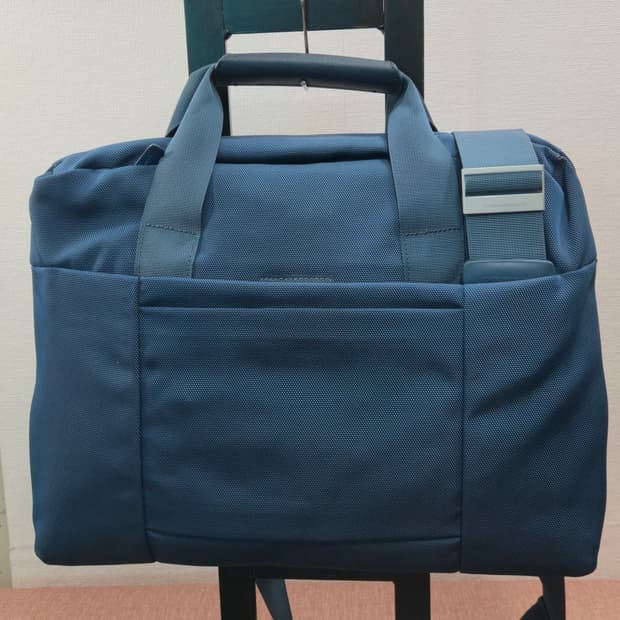 만다리나덕 네이비 컬러 패브릭 노트북 브리프케이스