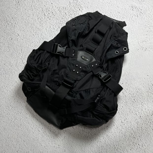Vintage 00s Oakley Icon Backpack 2.0
