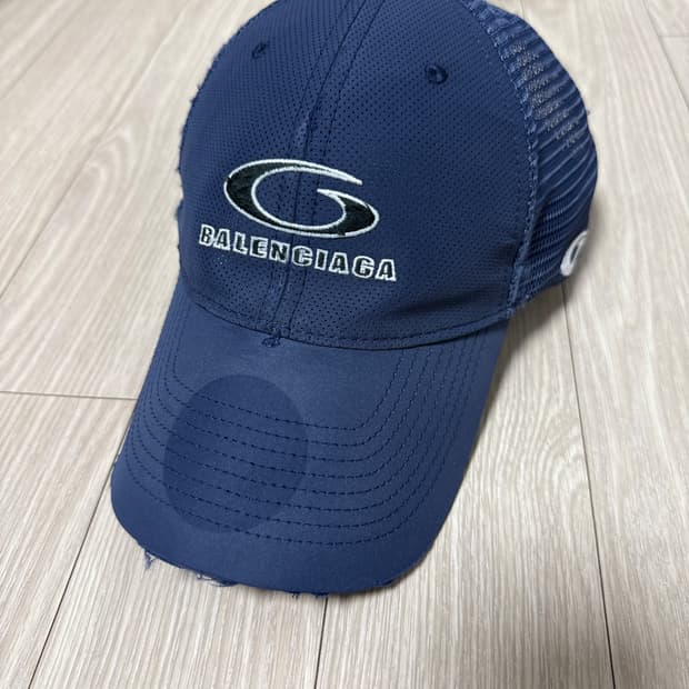 발렌시아가 25ss 퍼포레이티드 트러커 캡 네이비 블랙