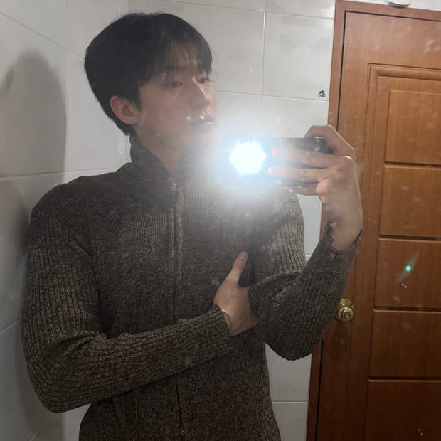 Dolce & Gabbana 메탈 플레이트 하이넥 니트집업