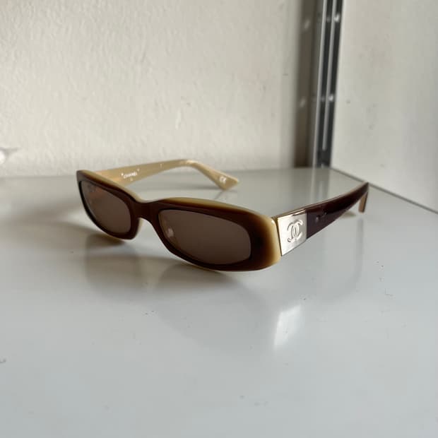 샤넬 스퀘어 프레임 투톤 선글라스