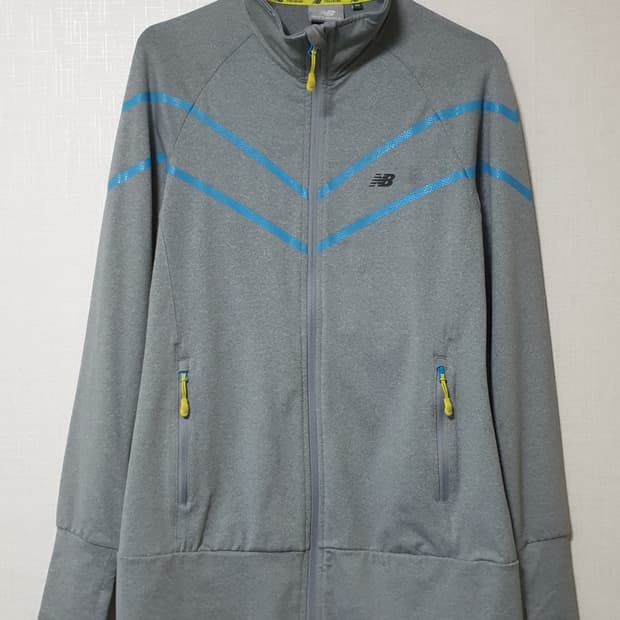 뉴발란스 트레이닝 집업 90사이즈 