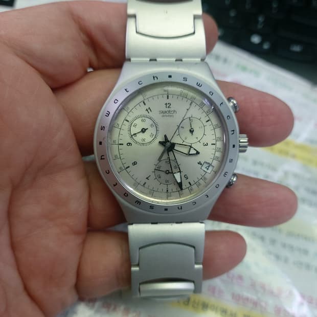 깔끔한 디자인의 스와치 