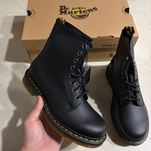 새상품(230)닥터마틴 우먼 1460 나파 레더 레이스업 부츠 제
