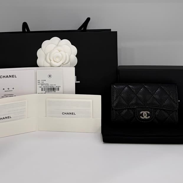 샤넬 클래식 카드 홀더 그레인드 카프스킨 & 실버 메탈 블랙