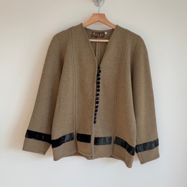 Pre owned 울 가디건