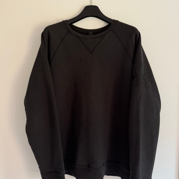 [XL] 크롬하츠 레더 패치 맨투맨 블랙 세메터리