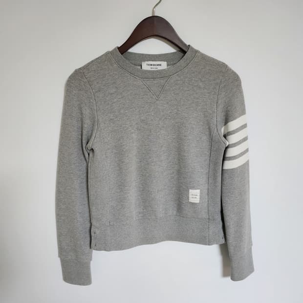 [40] 톰브라운 사선완장 스티치 여성 맨투맨 FJT002A