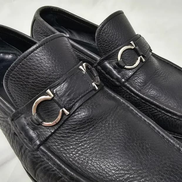 페라가모 간치니 블랙 로퍼 7.5 (260mm)