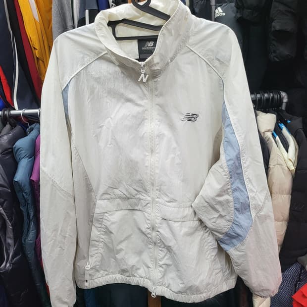 뉴발란스 아이보리 바람막이 L 사이즈