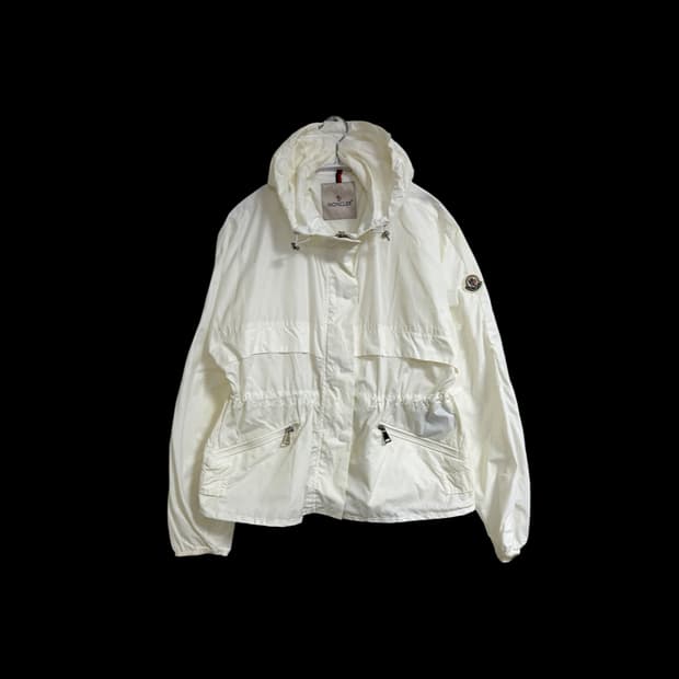 몽클레어 화이트 후드 자켓