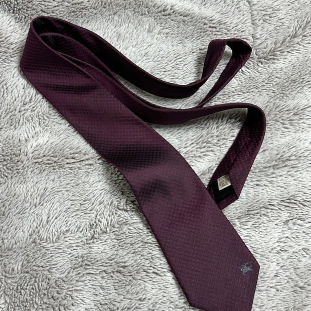 버버리 와인퍼플 넥타이