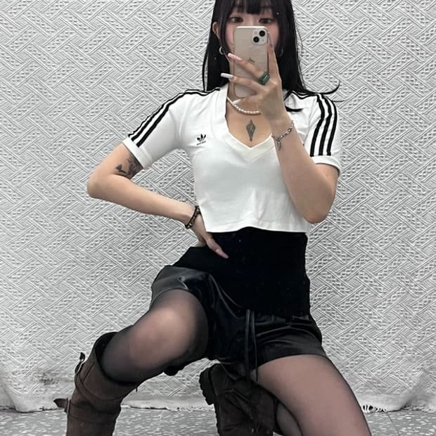 아디다스 빈티지 캐주얼 스포티 3s 브이넥 크롭 반팔티 S C13420