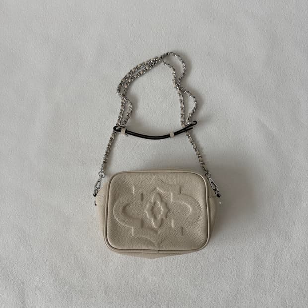 오야니(ORYANY) 레더 체인 크로스백