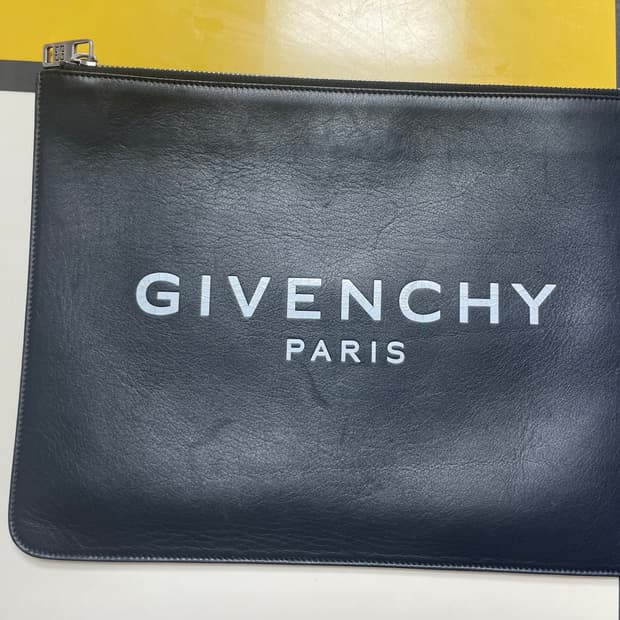 지방시 로고 프린트 클러치백 A4 