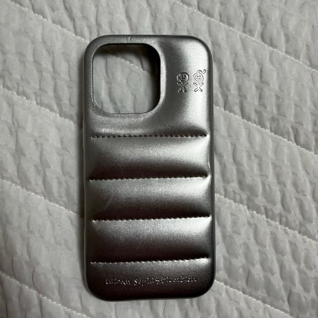 아이폰16프로 어반소피스티케이션 케이스 크롬 실버