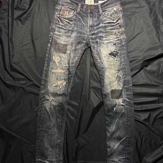 destroyed ripped-reborn patch denim pant