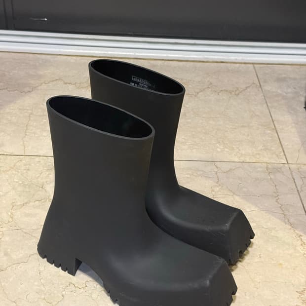 발렌시아가 트루퍼 부츠