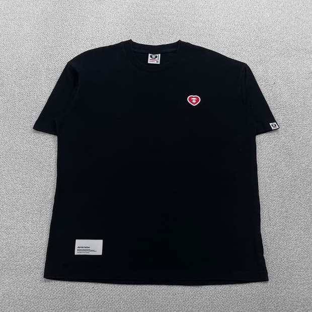 에이프 Aape 나우 하트 패치 반팔티 블랙