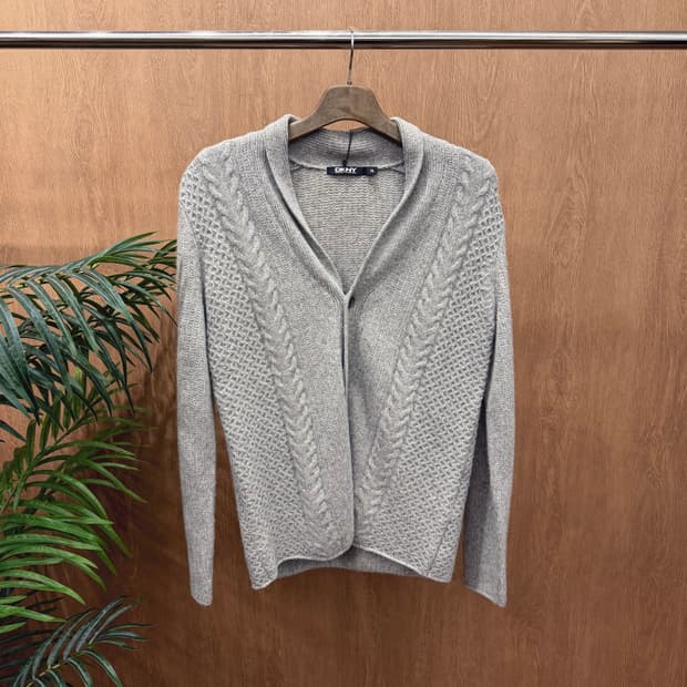 도나카란 뉴욕 긴팔 가디건 꽈배기 물결 짜임 디테일 라이트 그레이