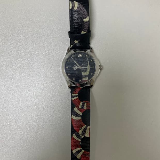 구찌 스네이크 가죽 시계