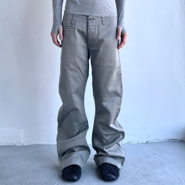 어태치먼트 바나나 치노 팬츠