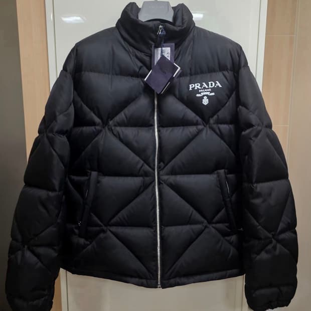 (새제품) 프라다 리나일론 퀼팅 패딩 SGB803 (M사이즈)