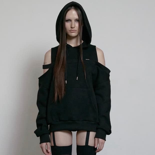 보헤미안서울 컷아웃 오프숄더 후드 후디