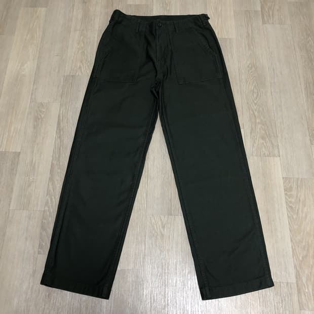 (30) 무신사 스탠다드 레플리카 백사틴 퍼티그 팬츠 카키