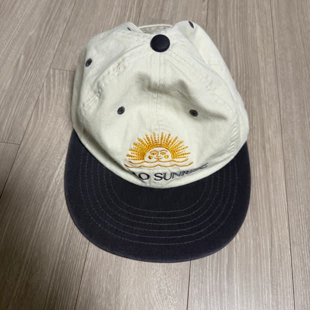 헬로선라이즈 스냅백 모자