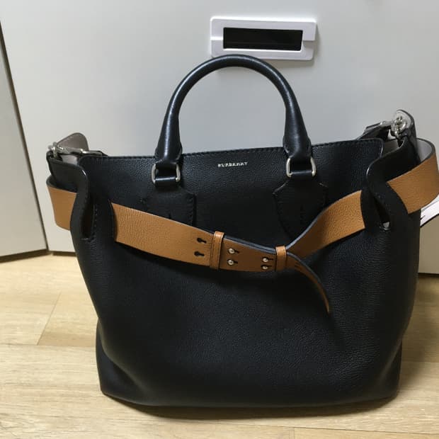 버버리 벨트 미디움 토트백