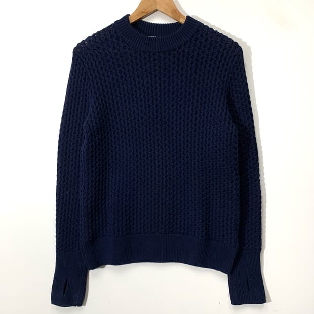 코스 핑거홀 라운드 니트