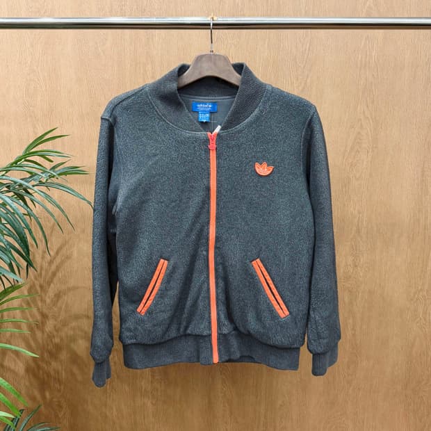 아디다스 오리지널스 집업 자켓 트레포일 로고 오렌지 라인 디테일 차콜