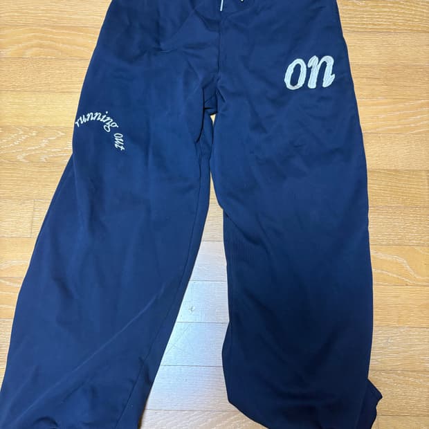 더콜디스트모먼트 on 스웻팬츠