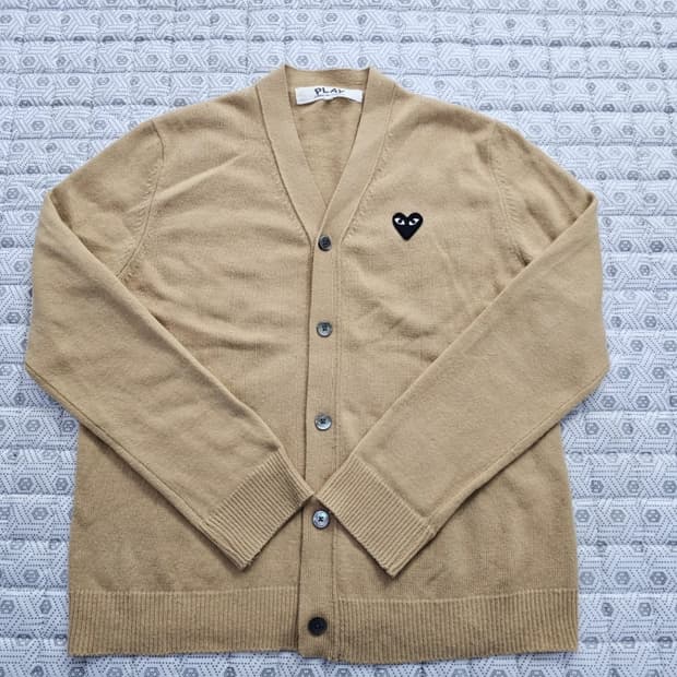 꼼데가르송 플레이 하트패치 남성 가디건 95