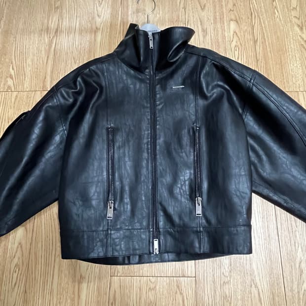 트리밍버드 bold Zip High-Neck leather jacket