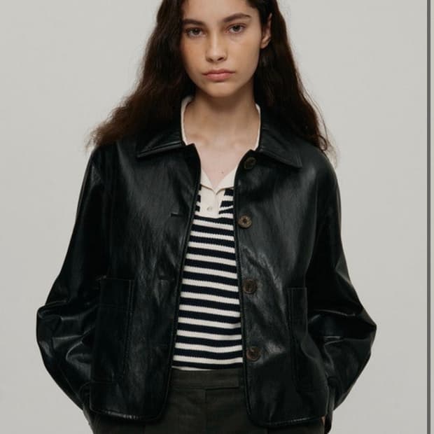 앳코너 페이크 레더 크롭 자켓