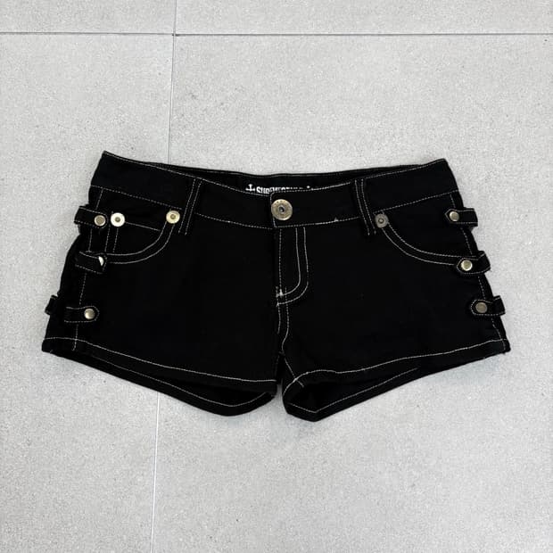 블랙 버클 숏 팬츠